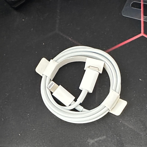 Apple USB-C to lightning cable - Picture 1 of 1